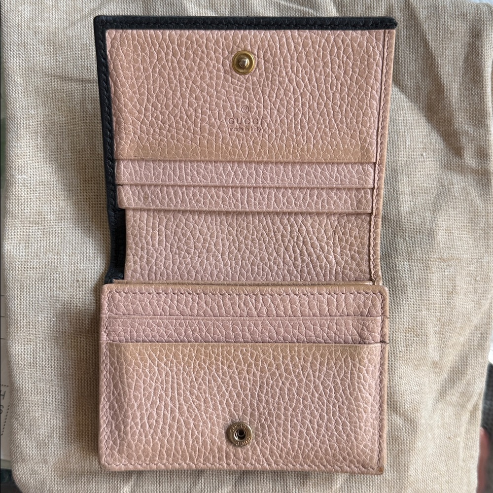 Gucci Marmont Black Leather Wallet with Gold Bow Logo and floral lining - Picture 5 of 8